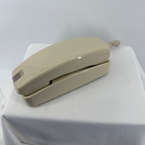 GE 5303 Corded Landline Telephone Beige Desk Wall Mount Flash Redial Home - Picture 2 of 13